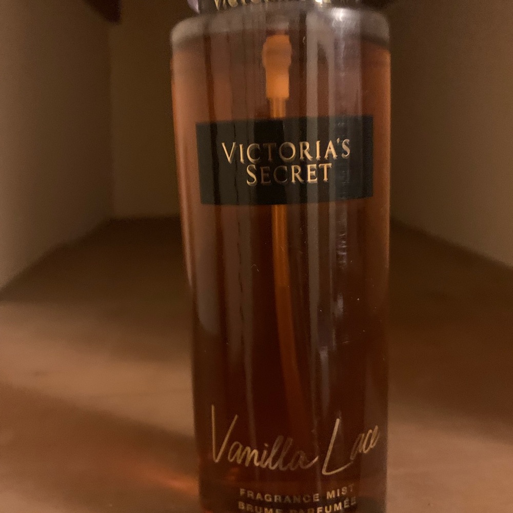 Victoria’s Secret VANILLA LACE fragrance mist Perfumed Body Spray. NEW 8.4oz Lg!